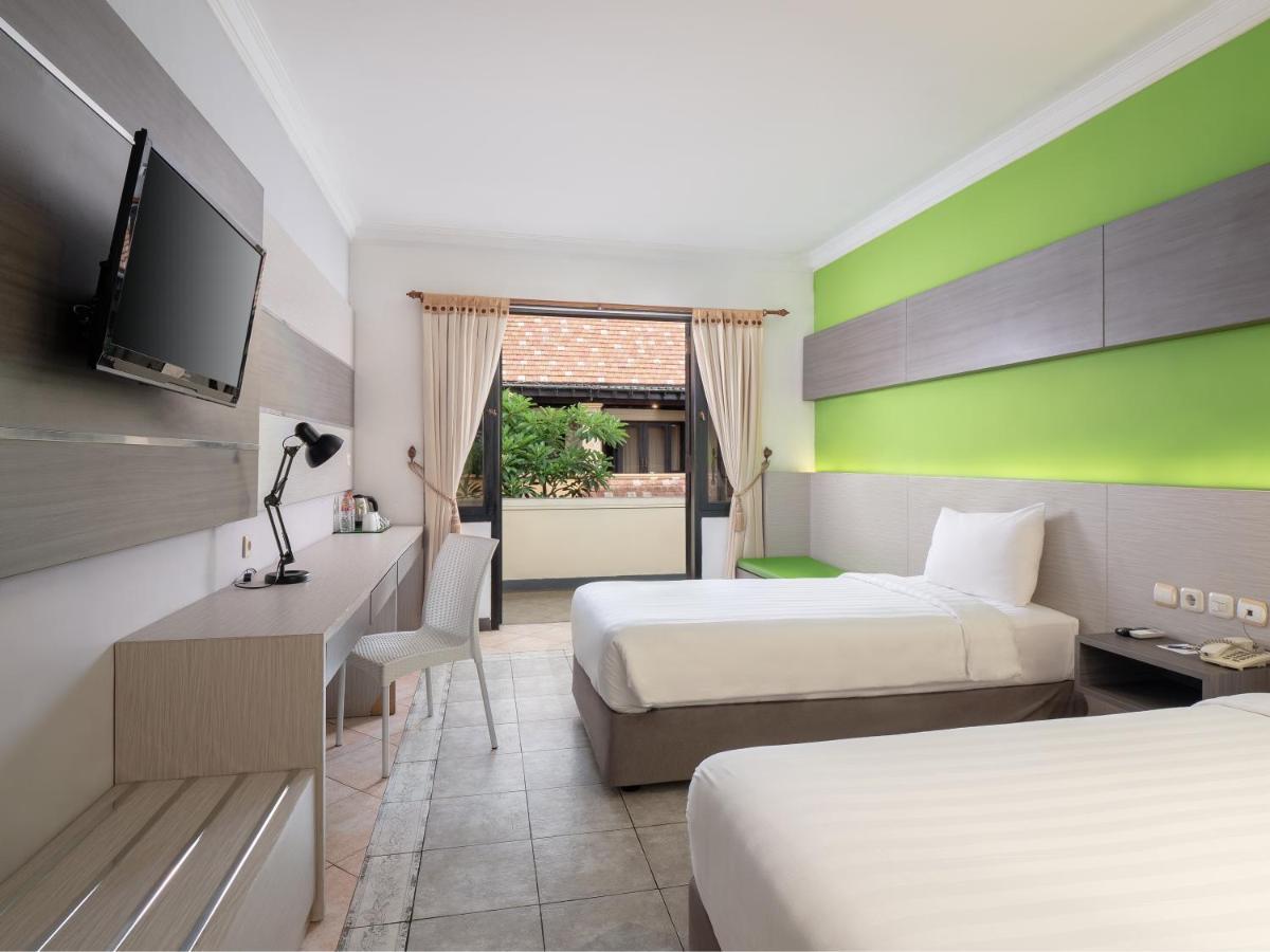 Lotus Garden Hotel Kediri  Exterior photo