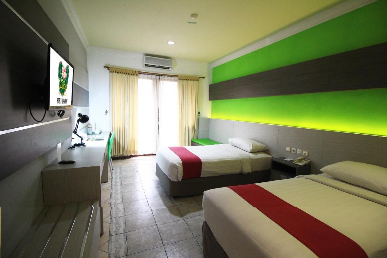 Lotus Garden Hotel Kediri  Exterior photo