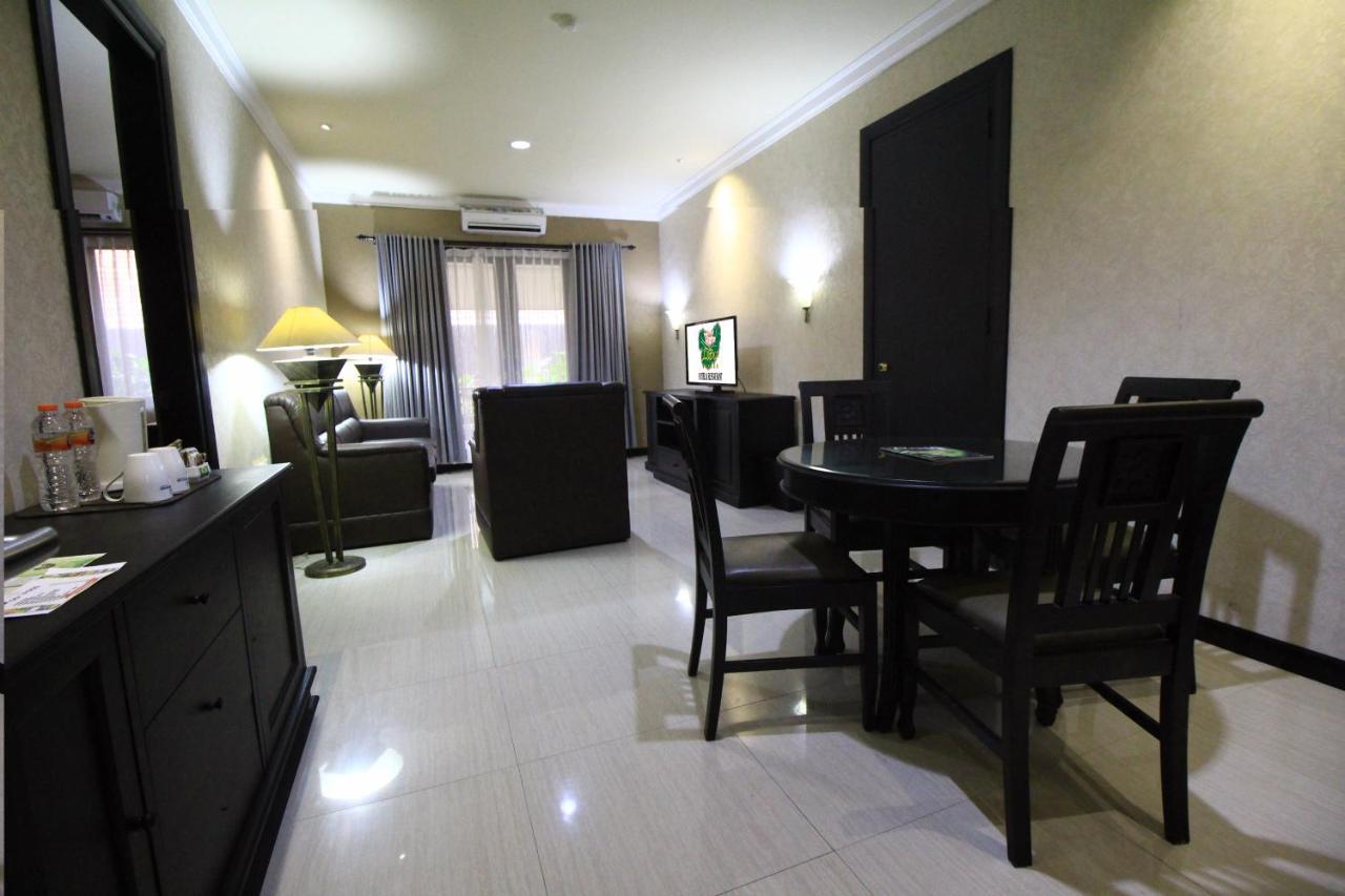 Lotus Garden Hotel Kediri  Exterior photo