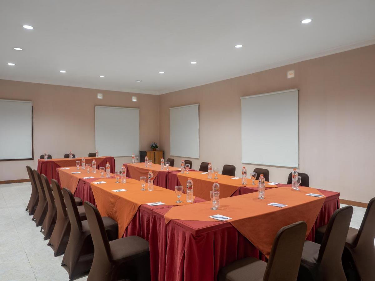 Lotus Garden Hotel Kediri  Exterior photo