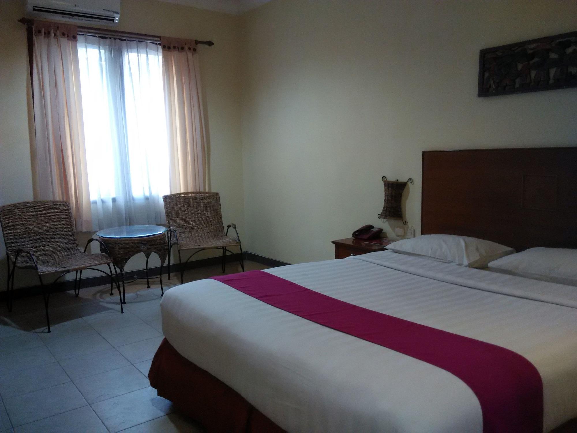 Lotus Garden Hotel Kediri  Exterior photo