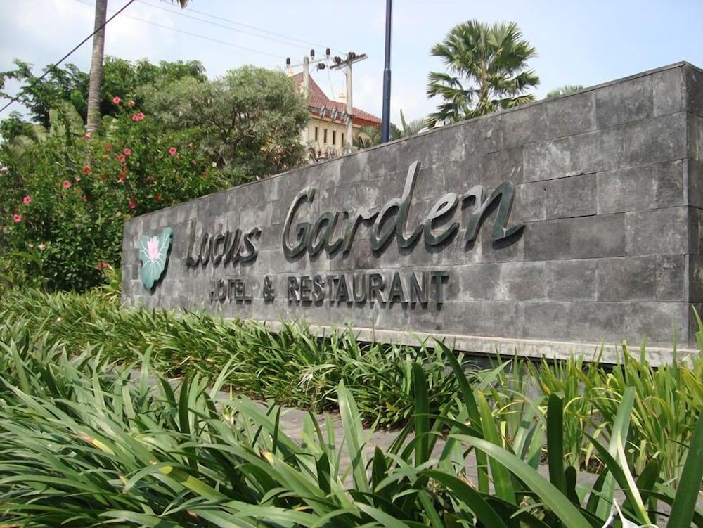 Lotus Garden Hotel Kediri  Exterior photo