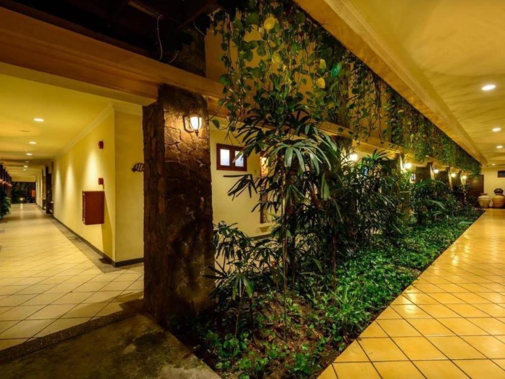 Lotus Garden Hotel Kediri  Exterior photo