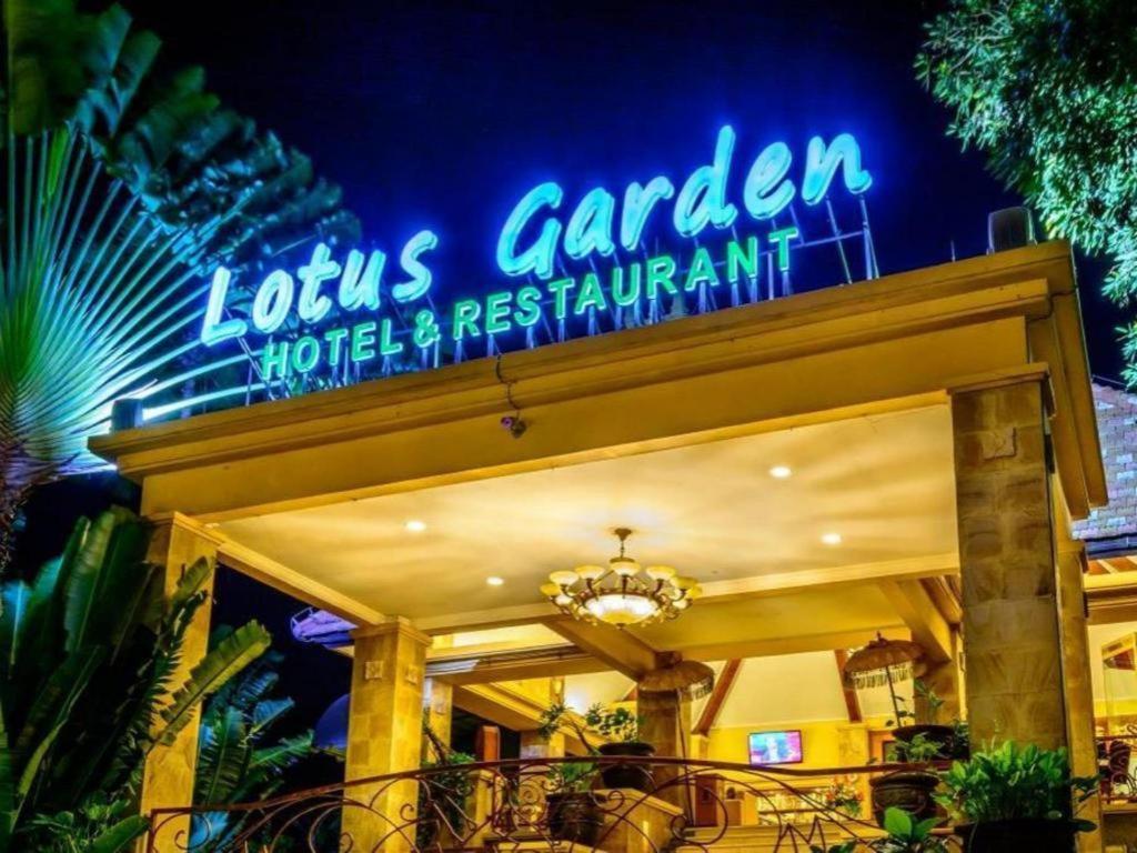 Lotus Garden Hotel Kediri  Exterior photo