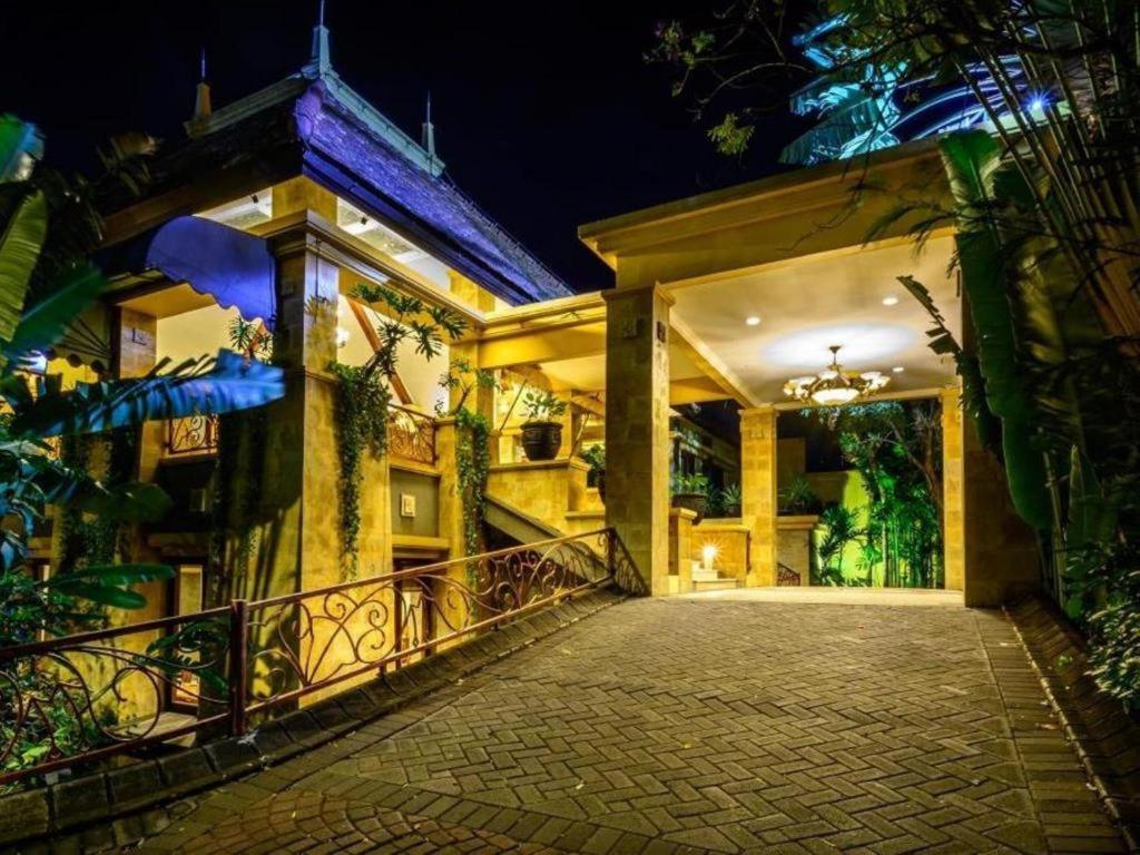Lotus Garden Hotel Kediri  Exterior photo