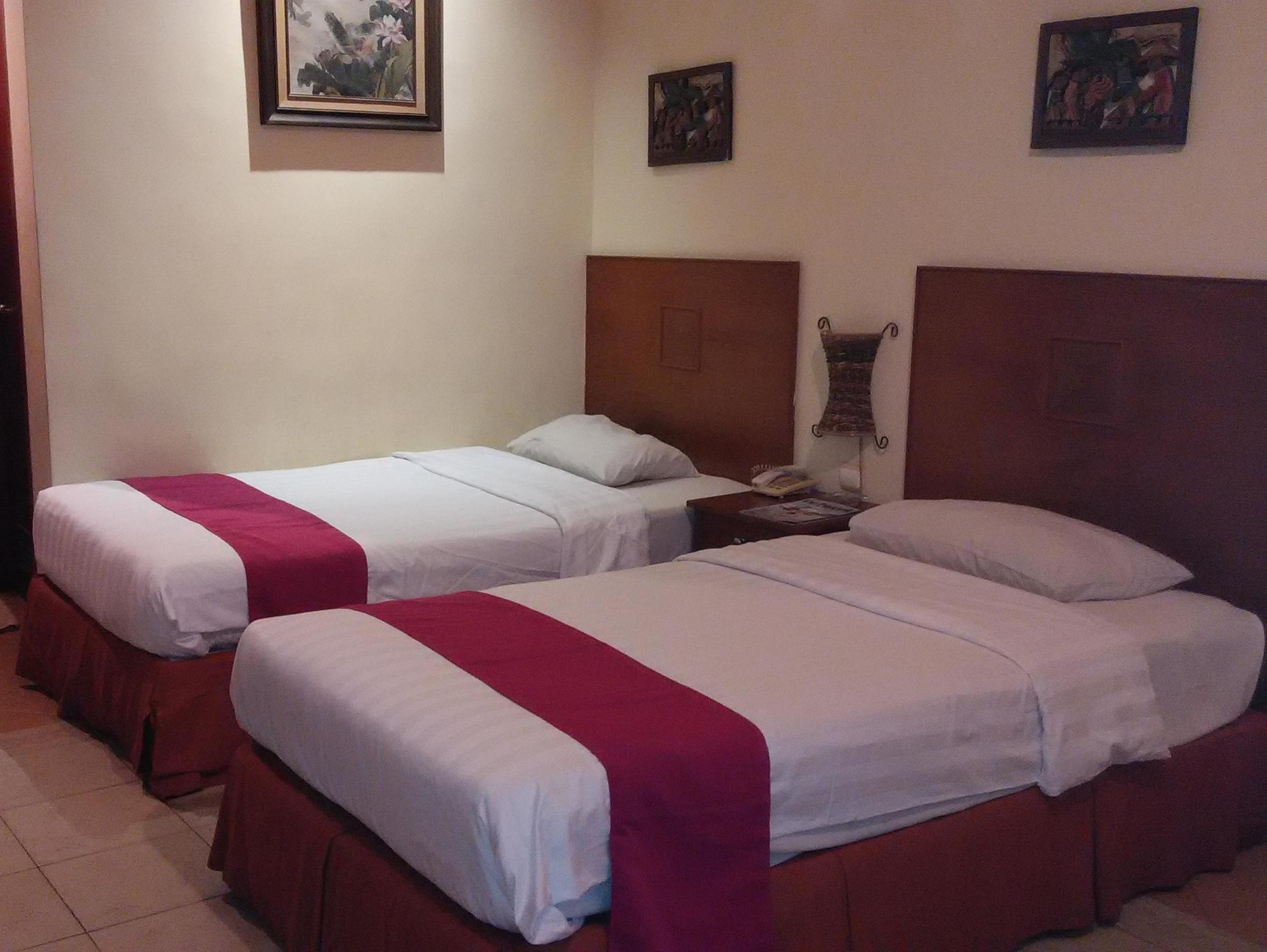 Lotus Garden Hotel Kediri  Exterior photo