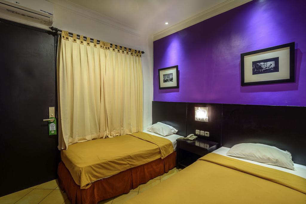 Lotus Garden Hotel Kediri  Exterior photo