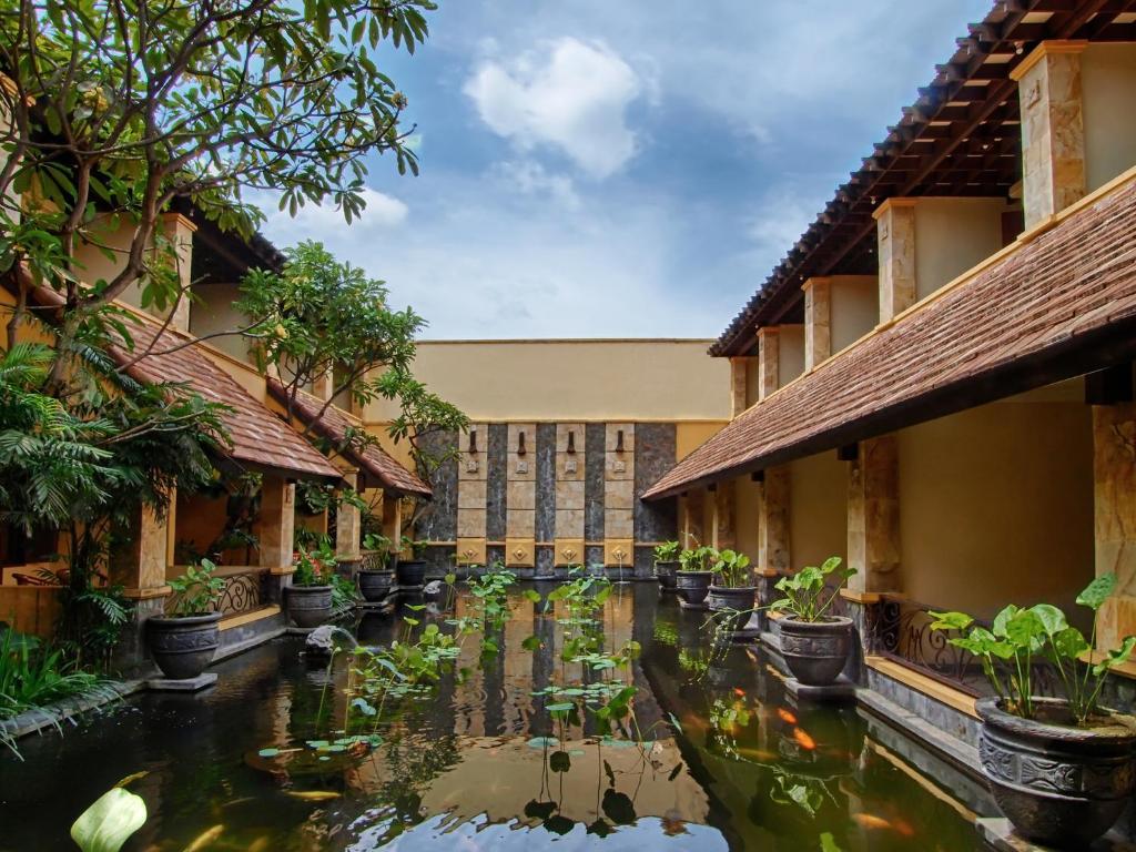 Lotus Garden Hotel Kediri  Exterior photo