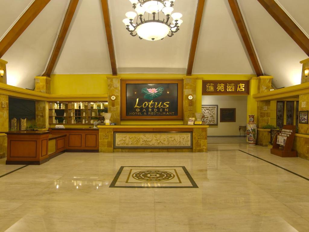 Lotus Garden Hotel Kediri  Exterior photo