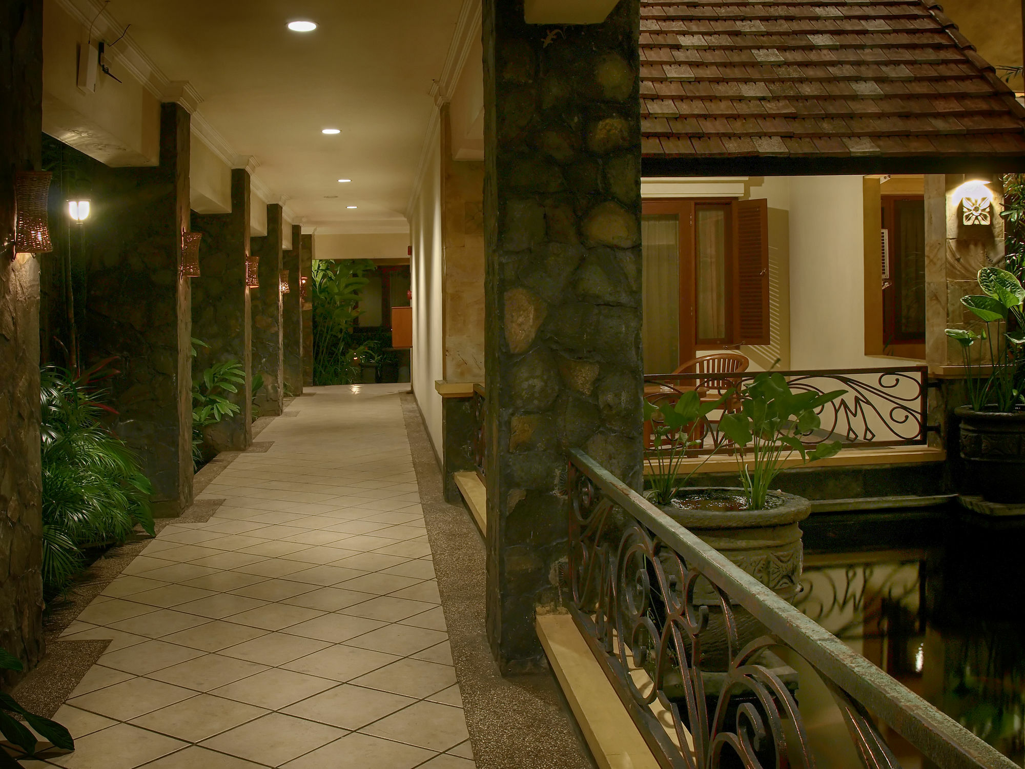 Lotus Garden Hotel Kediri  Exterior photo