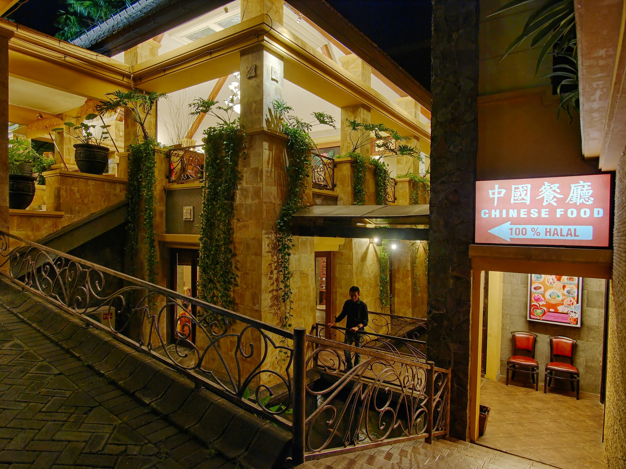 Lotus Garden Hotel Kediri  Exterior photo