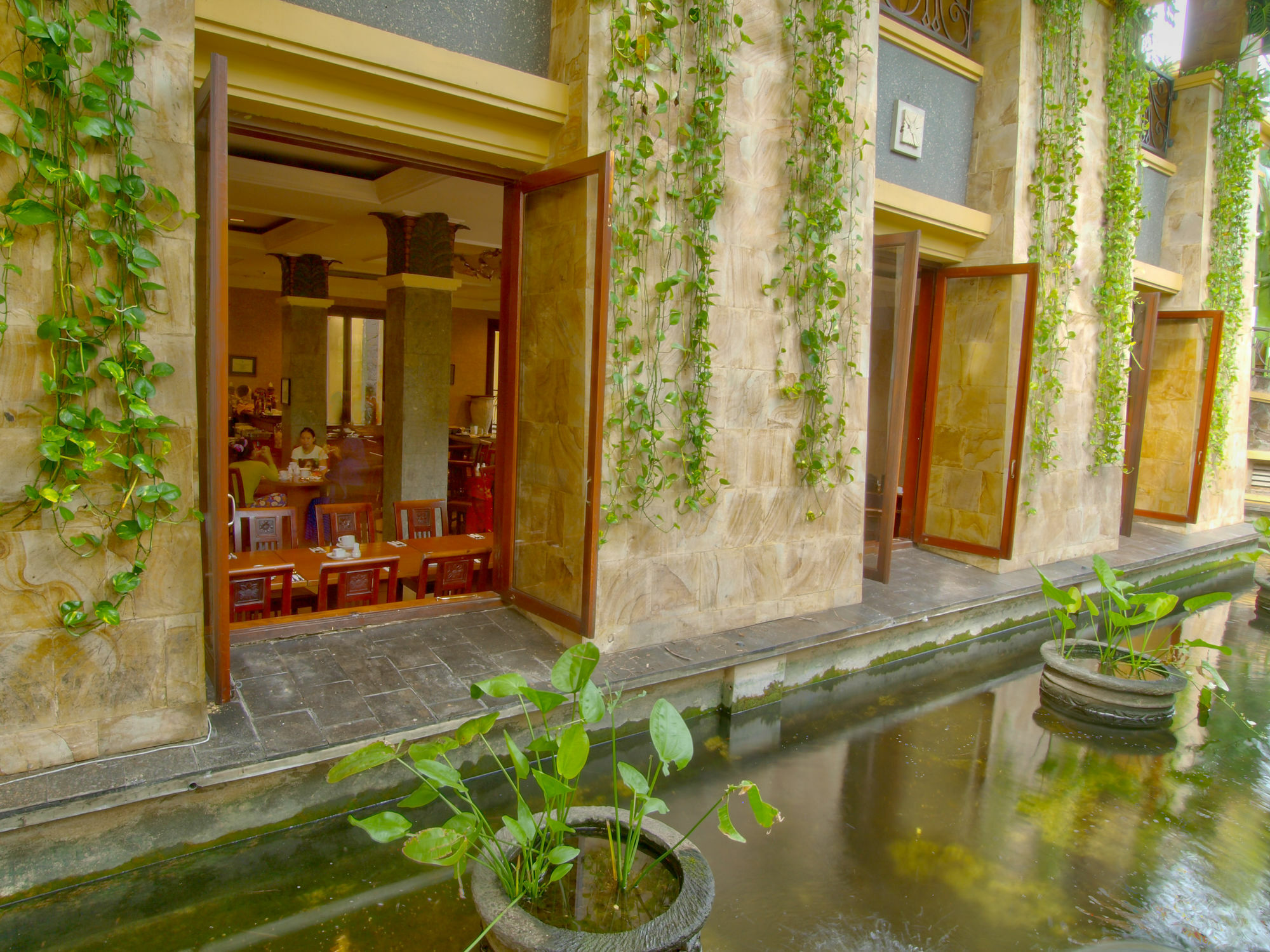 Lotus Garden Hotel Kediri  Exterior photo